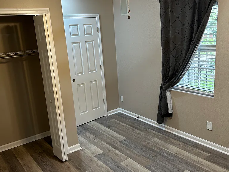 427 Crestwood St — Photo 6