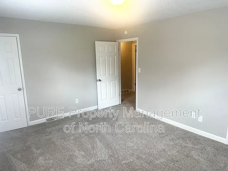 916 W 5th Ave #A — Photo 15