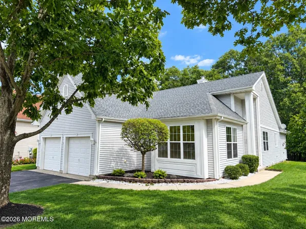 33 Valley Stream Place, Barnegat, NJ 08005