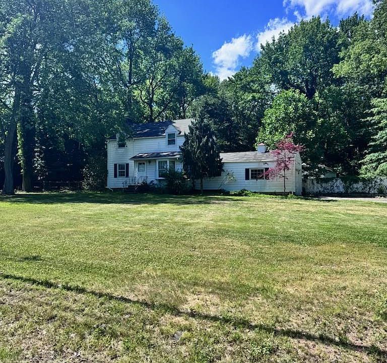 2nd image of 399 Middlesex Ave