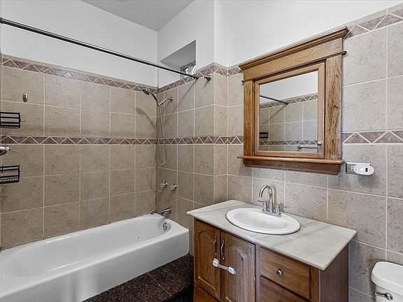 4th image of 3401 W Armitage Ave Floor 2
