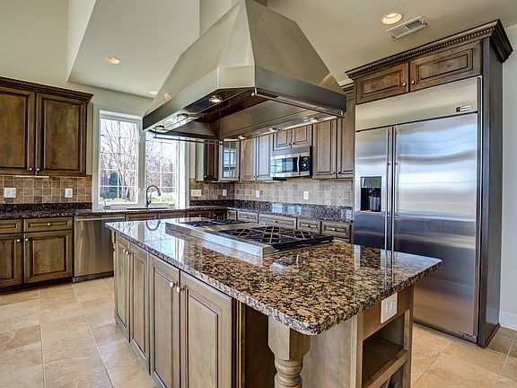 UPGRADED CHEF'S KITCHEN