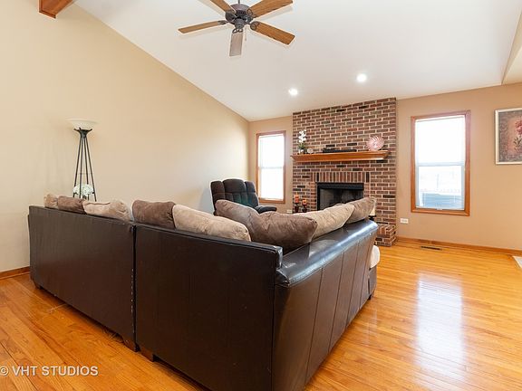 3rd image of 13332 Blackstone Ln