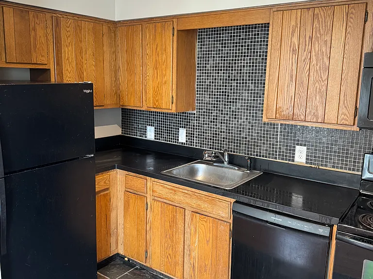 275 Plymouth Ave S #24 — Photo 2