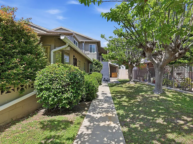 14153 Moorpark St — Photo 23