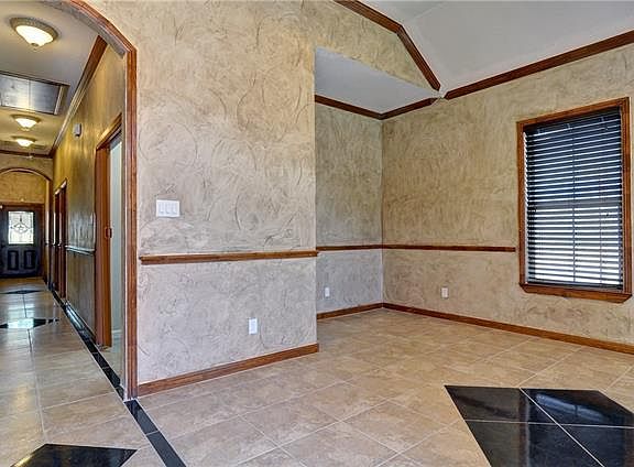 3rd image of 1171 Blodgett Ave