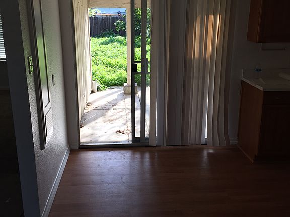 4th image of 2737 Alcala St