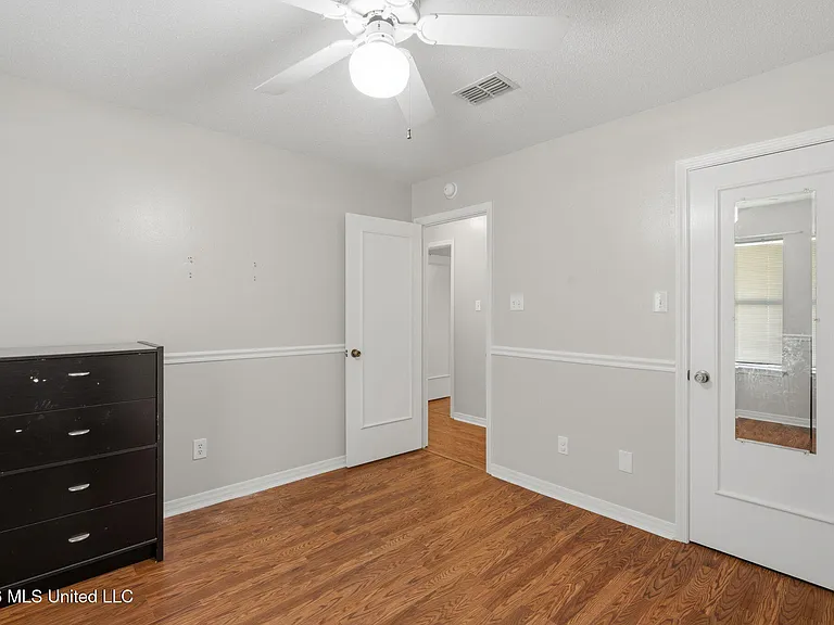 122 Booth Cir — Photo 19