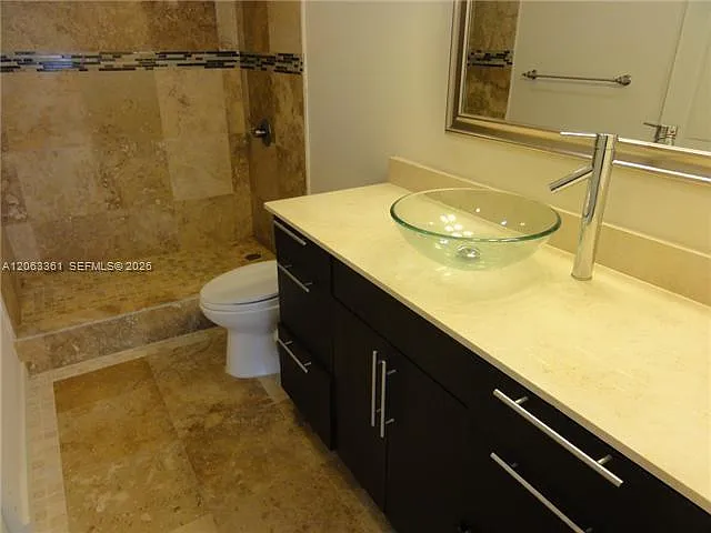 600 NE 36th St #402 — Photo 5