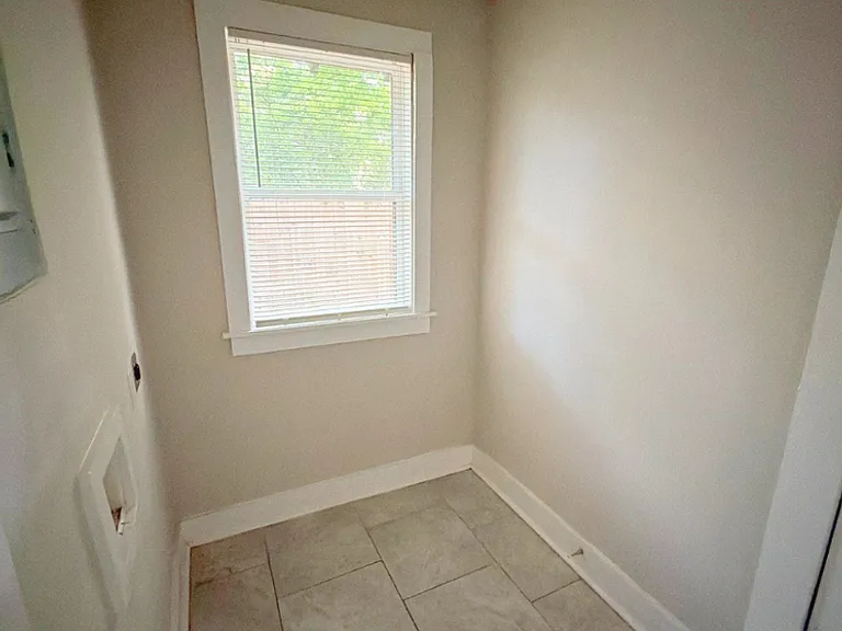 1450 Oaklawn St — Photo 12