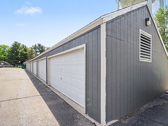 5th image of 732 Pinckney Ct NW