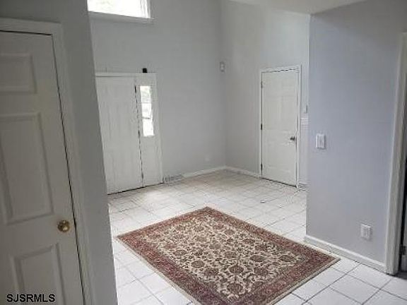 4th image of 402 Vine Ave