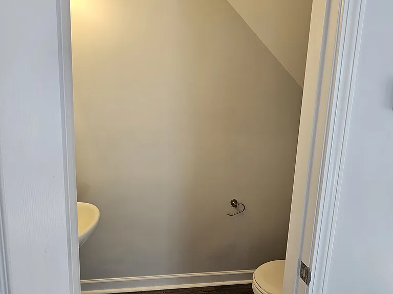 527 Walter St #527 — Photo 12