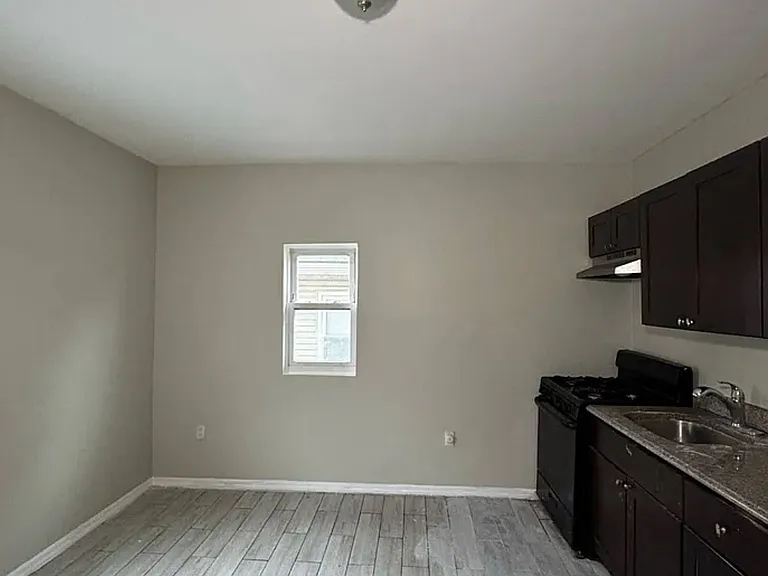 406 Park Ave #4 — Photo 2