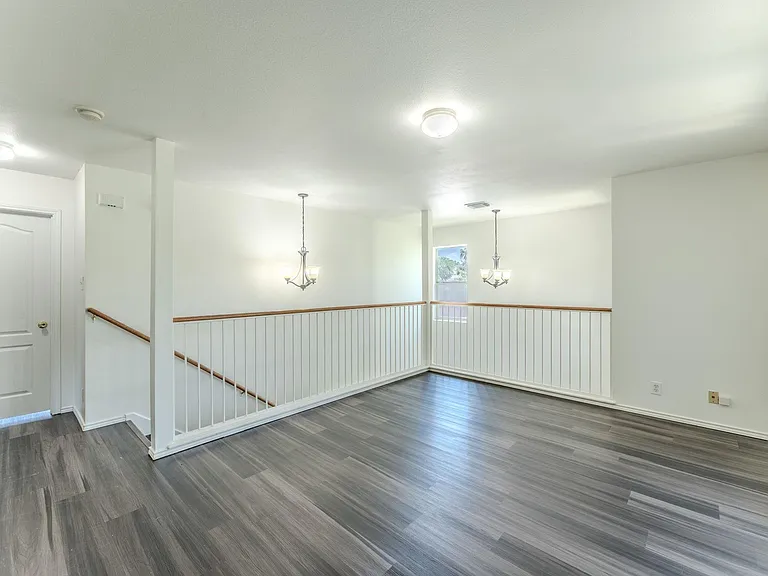1339 Diamond Blf — Photo 15