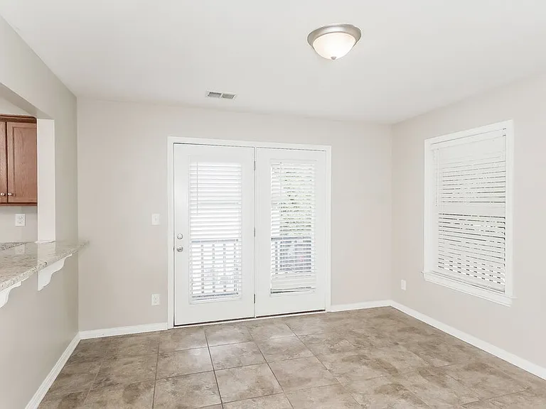 1818 Jefferson Ave — Photo 6