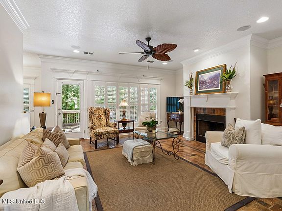 2nd image of 912 Bent Tree Cir