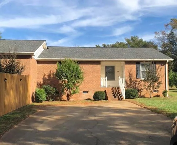 107 Nicholls Dr — Photo 1