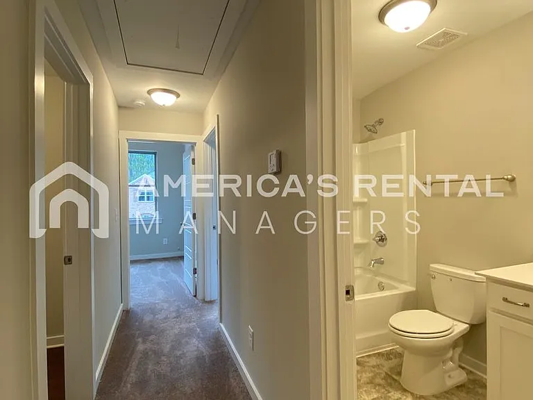 7950 Saint James Dr — Photo 11