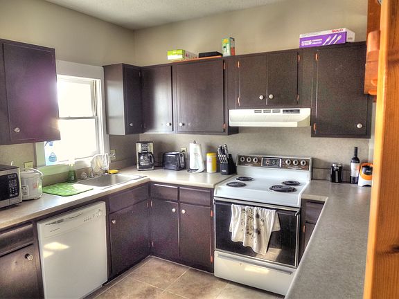 2nd image of 10 West St APT 1