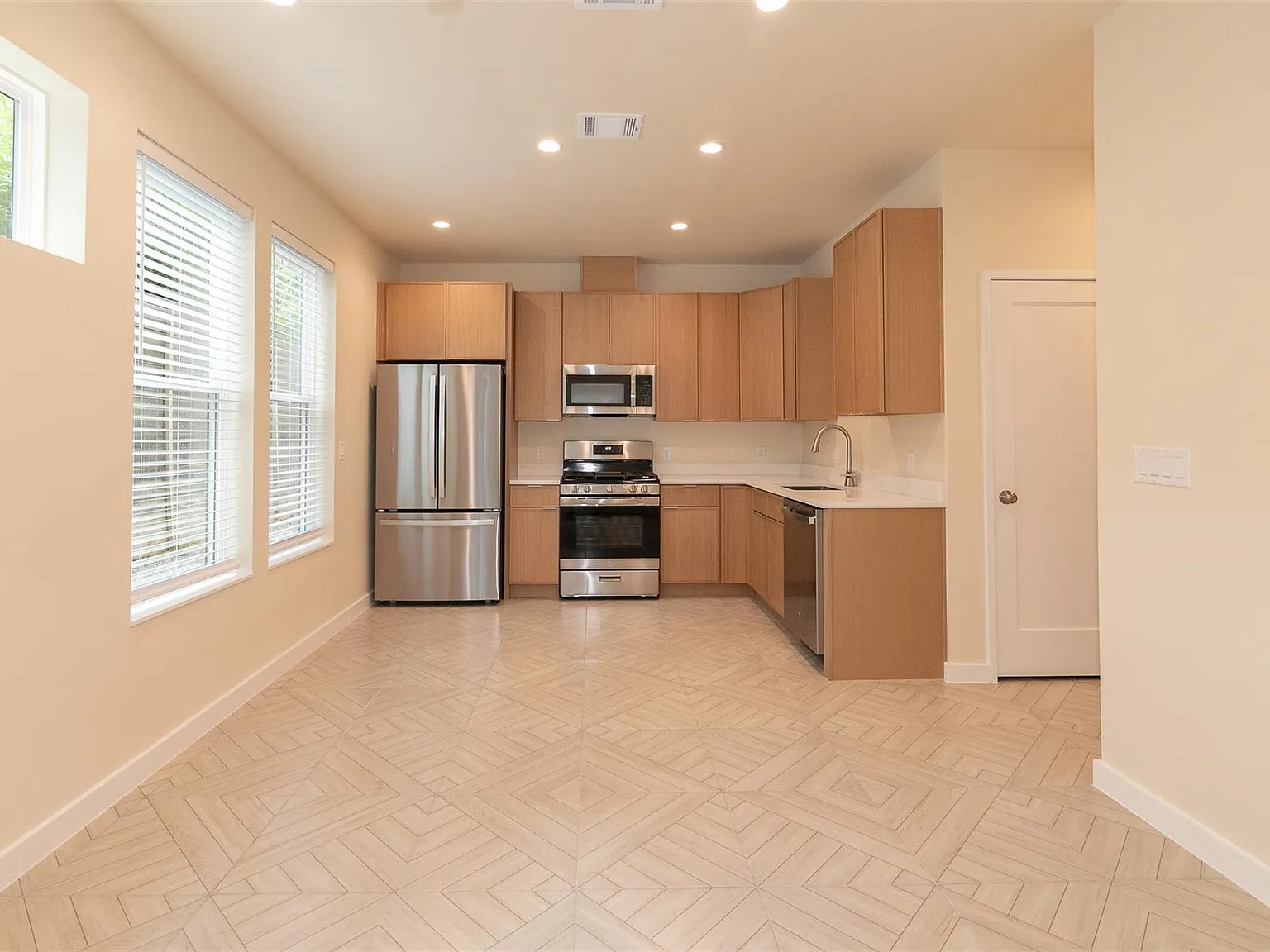 1012 W Milton St — Photo 3