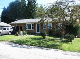 8 Calumet St, Pittsfield, MA 01201