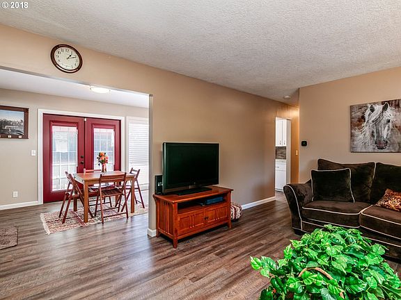 5th image of 5560 SE Gill St