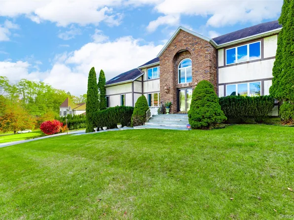 13 Mesa Place, Nanuet, NY 10954