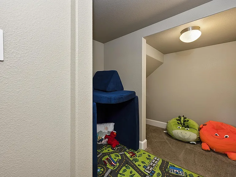 691 W Cagney St — Photo 6