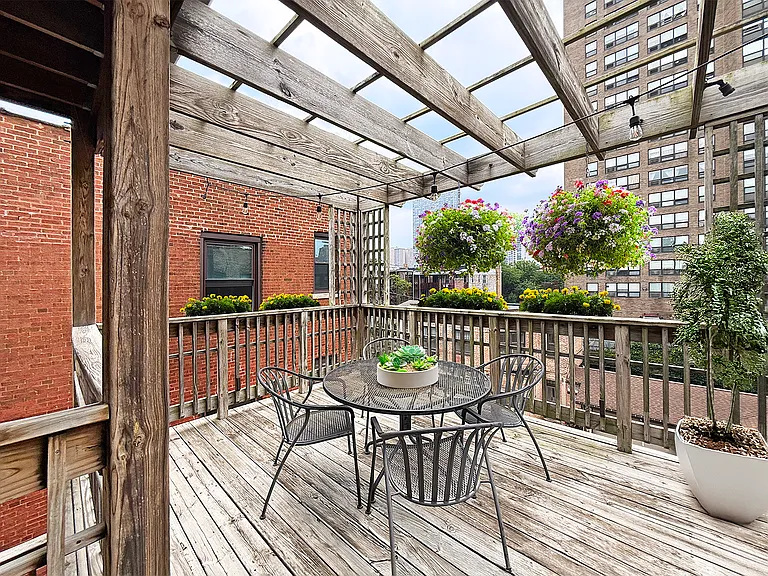 819 W Buena Ave #3 — Photo 23