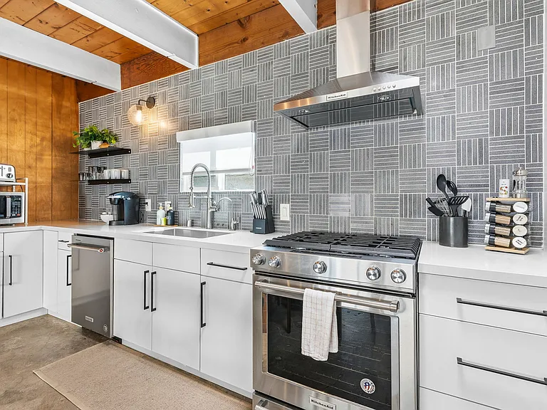 2809 Strandway — Photo 32