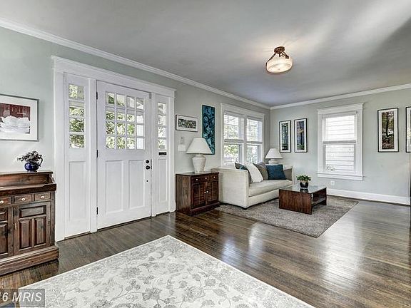 Living Room (2 of 3)