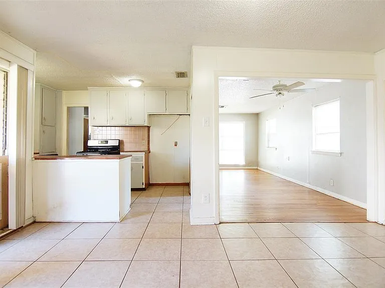 4048 Newshire Dr — Photo 6