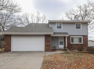 11263 Lake Forest Dr, Omaha, NE 68164
