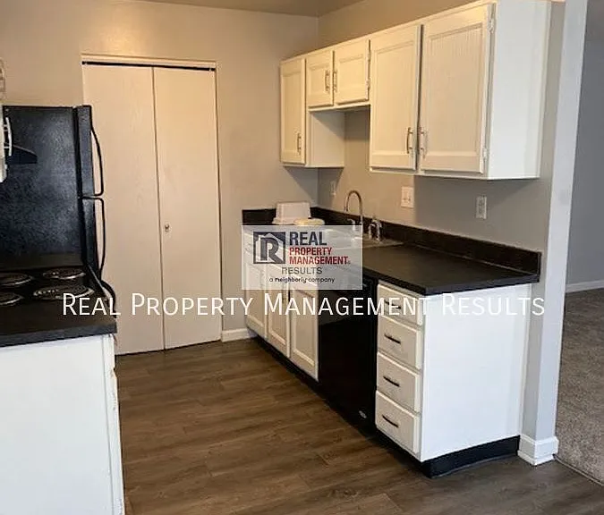 251 E Mulberry St — Photo 6