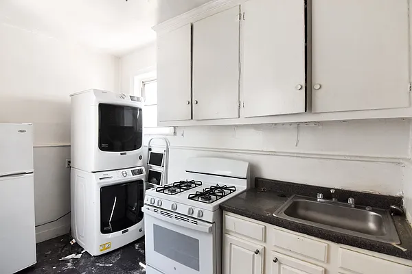 Rented by The Agency | media 10