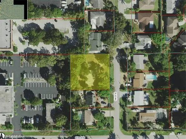 2463 10th St N, Naples, FL 34103