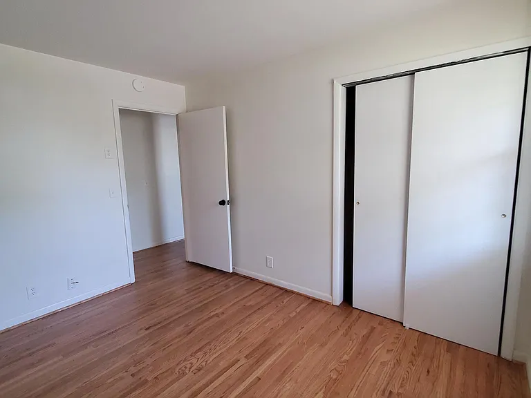 323 Bonnahurst Dr — Photo 9