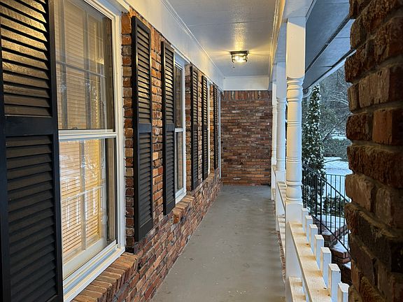 3rd image of 995 Dogwood Way NW