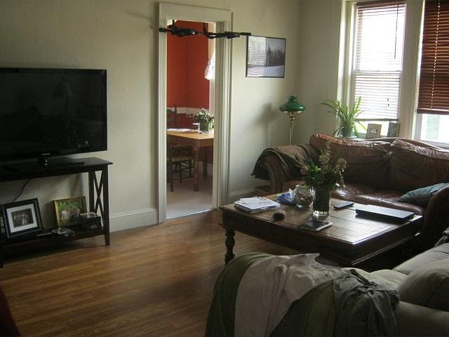 2nd image of 2045 Comm Ave APT 22