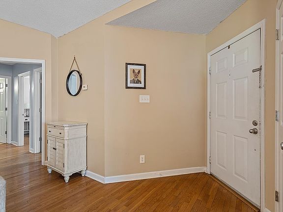 3rd image of 2 Meeting House Ln
