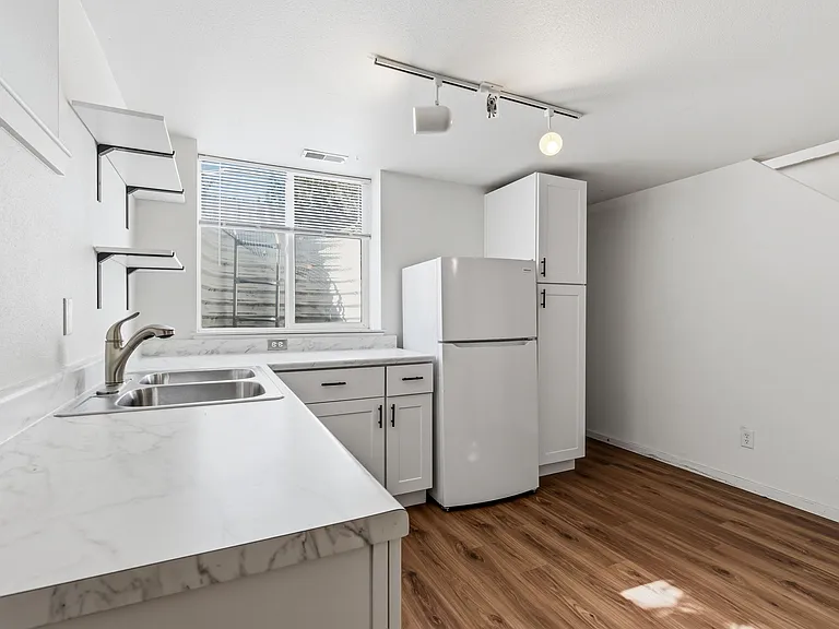 2034 S Broxon St — Photo 16