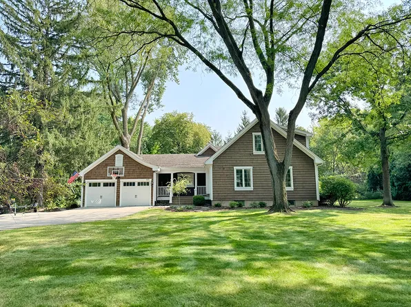 447 Hampshire Ln, Crystal Lake, IL 60014