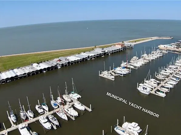 7690 & 7700 Breakwater Dr, New Orleans, LA 70124