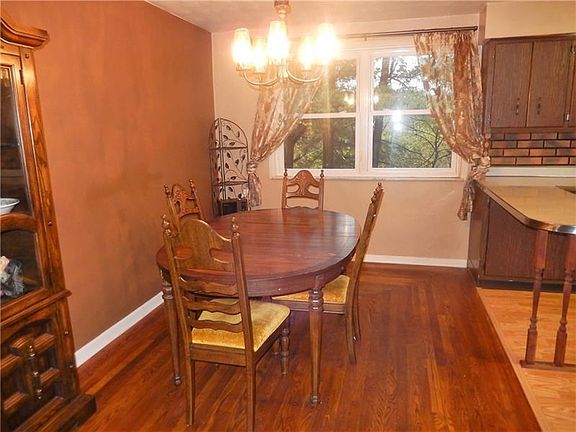 4th image of 4553 Lincoln Ave