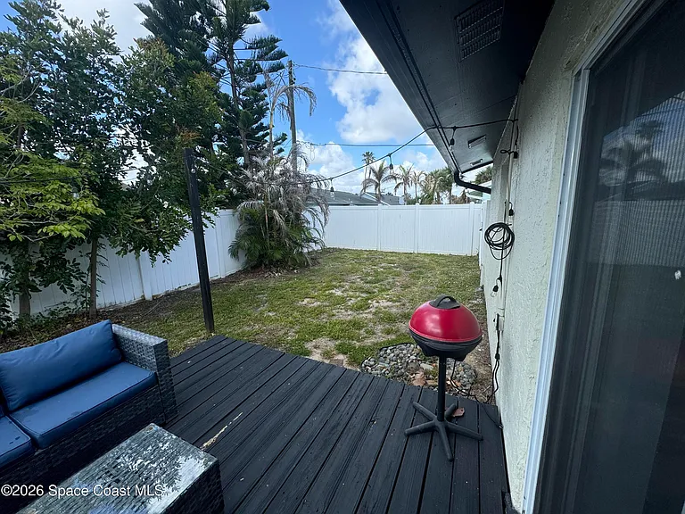 121 Franklyn Ave — Photo 17