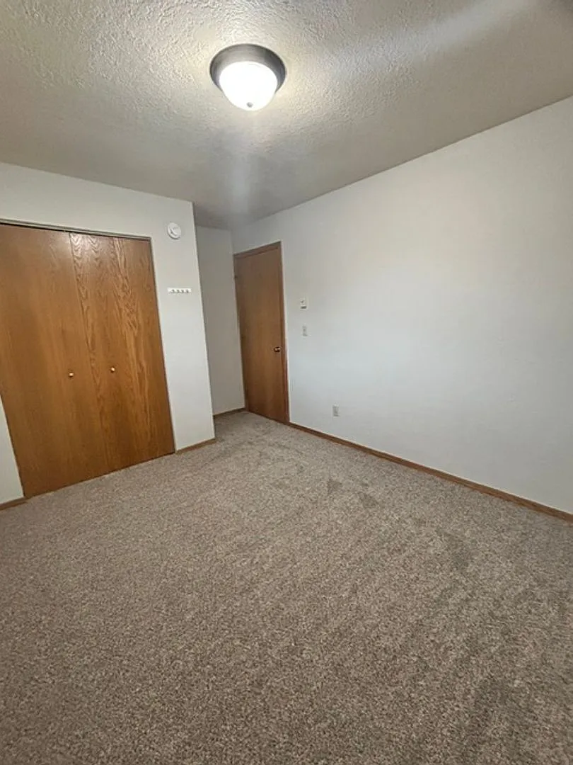 3949 Washington Avenue Apartments — Photo 3