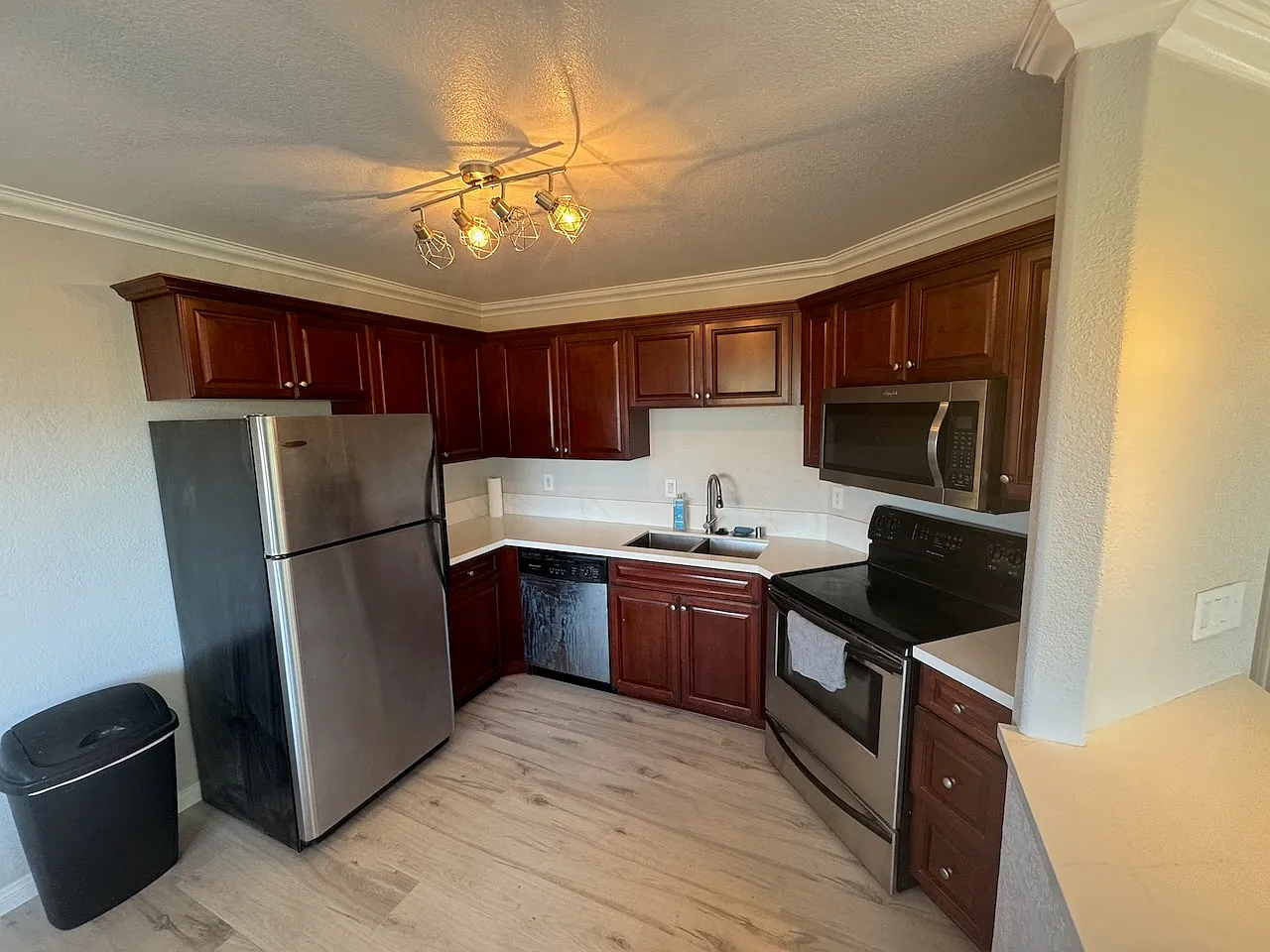 1 bed, 744 sqft, $2,395 — Photo 3