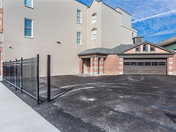 2nd image of 123 E Willow St #1