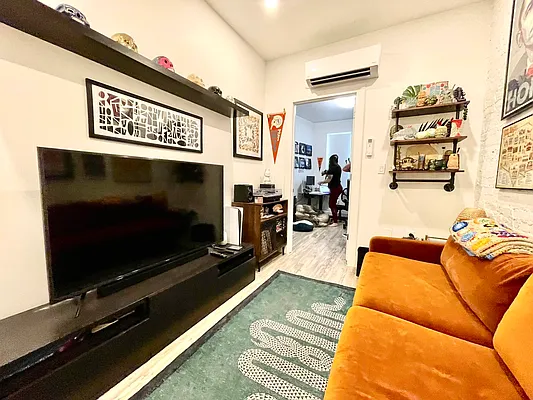 Rented by Pear NYC LLC | media 50